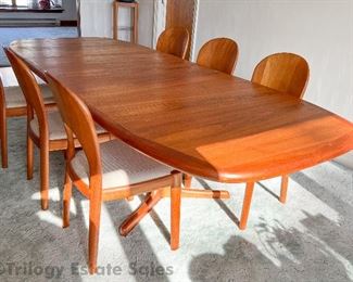 Dyrlund Mid Century Danish Modern Teak and Rosewood Extending Dining Table CHAIRS NOT INCLUDED