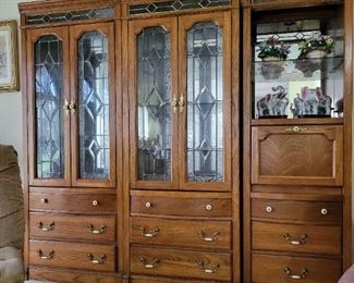 Lighted, Oak,
Great Condition!
