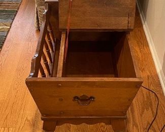 Colonial Furniture by Baumritter Table