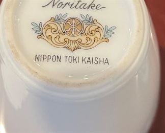 Noritake Nippon Toki Kaisha
Vintage Noritake Nippon Small Rose Bud Vase 4.5”