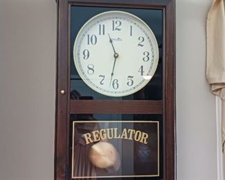 Regulator wall clock