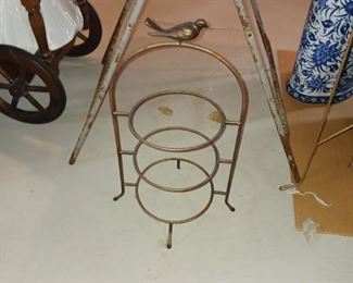 Three tier metal plate pie holder