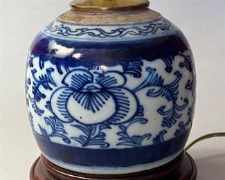 Vintage Chinese Porcelain Blue and White Table Lamp