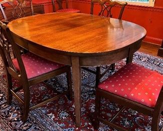 Traditional Mahogany Dining Table with Two Leaves 