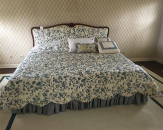 KING SIZE HEADBOARD WITH MATCHING BEDDING