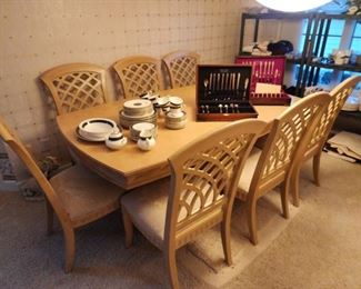 Amazing Bernhardt dining room set with 8 chairs and multiple extensions, also table pads.