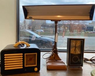 Vintage 1940s Bakelite radio by radio Corp. of America