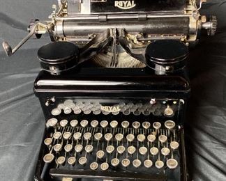 Antique 1930s Royal Manual Typewriter