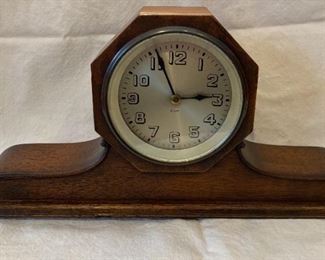 Vintage Wind Up 12 Day Harmony Mantle Clock