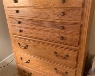 2110-4  $450 Thomasville Oak Chest of Drawers - 7 drawers, 40w 19d 52h.