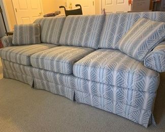 2110-7 $550  Thomasville Sofa - Like New. 