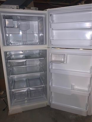 35-100 $300 Frigidaire 20.5 cf FRT21FS5A frost-proof refrigerator freezer.   See last pics for all features and dimensions.  S/N LA13402344. 