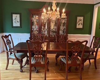 Kincaid dining table with 8 chairs and 2 leaves