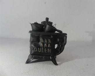 Vintage Queen Miniature Cast Iron Stove Salesman's Sample with 4 Cooking Pieces