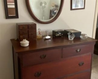 Cherry chest - very good condition. (Tongue and groove)