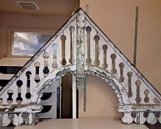 Architectural items. Large vintage wood gingerbread arch