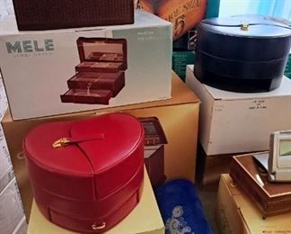 NIB jewelry boxes. Wolf Designs, Mele