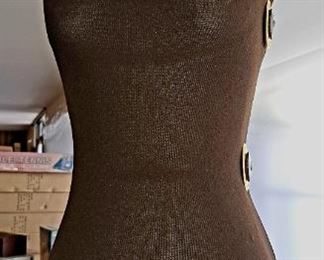 Adjustable mannequin form