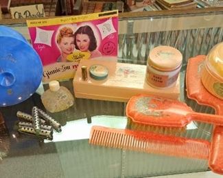 Vintage toiletries and cosmetics 