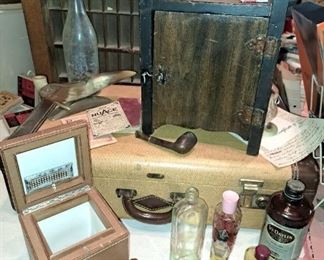 Tobacco collectibles. Vintage pipes, humidor