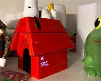 Snoopy cookie jar