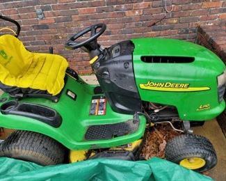 John Deere Lawn Tractor