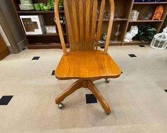 Oak office chair - excellent condition!