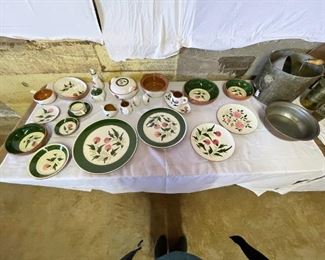 Stangl pottery "Thistle" design complete set