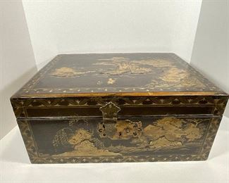 Chinese Meiji Lacquer Box w/ Gold Gilt 
