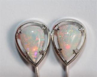 OPAL EARRINGS 14K WHITE GOLD PEAR CUT NATURAL


https://www.liveauctioneers.com/item/147048328_opal-earrings-14k-white-gold-pear-cut-natural

