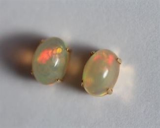 OPAL EARRINGS 18K GOLD NATURAL ETHIOPIAN O1.2ct

https://www.liveauctioneers.com/item/147048329_opal-earrings-18k-gold-natural-ethiopian-o12ct
