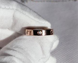 LOUIS VUITTON RING 18K ROSE GOLD DIAMOND

https://www.liveauctioneers.com/item/147048342_louis-vuitton-ring-18k-rose-gold-diamond