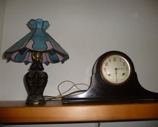 mantel clock  / glass shade