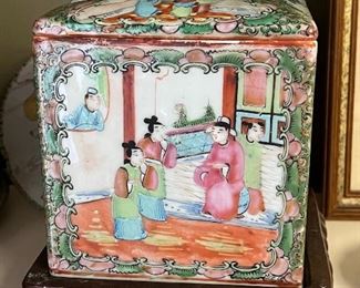 Chinese porcelain box