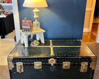Nice big storage trunk or table