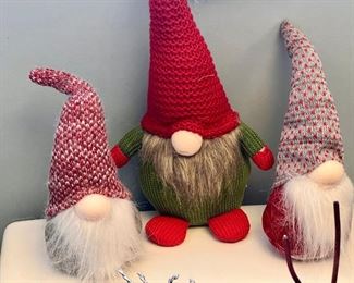 Knit gnomes