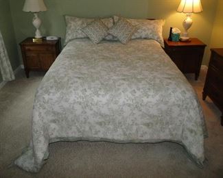I Sense Queen mattress Bed. King Comforter