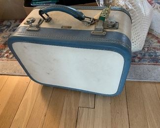 Vintage cosmetics case