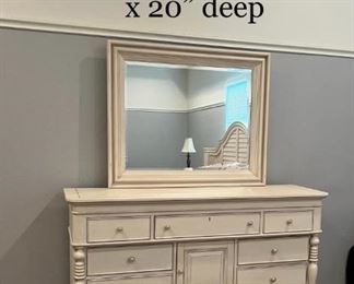 ladies dresser part of 3 piece set