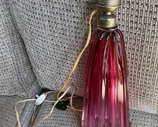 Antiqu e/vintage Lamp  comes w shade   Signed  