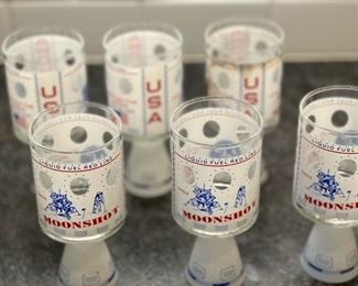 Vintage Apollo 11 Shot Glass Moonshot Moon Landing 1969 NASA Glassware
Apollo 11 Shot Glass Moonshot Moon Landing 1969 NASA Glassware. Glass still in great shape and ready to add to your collection.
Set of 6
Approx. 6" tall and 2 3/4" w
Pristine/never used!

