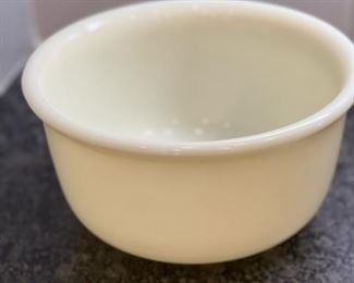 Hamilton Beach Custard Glass mixing bowl