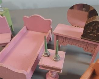 DOLL HOUSE FURNITURE