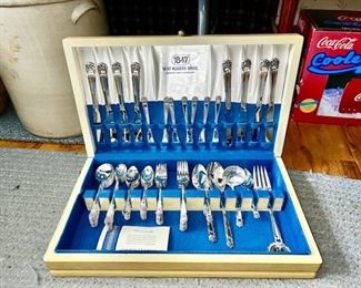 1847 Roger's Bros silver plate flatware set in blonde wooden chest