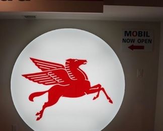 Mobil Pegasus Round Lighted 4’ Sign