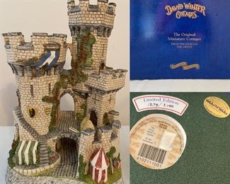 David Winter Cottages 1994
The King - Maker’s Castle
Ltd Edition 1274/7150