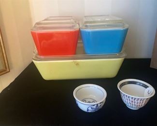 Pyrex Primary Colors 4 piece Set