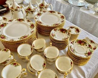 92. Royal Albert English Bone China-Old Country Roses, 172 pieces