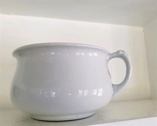 Stoneware chamberpot