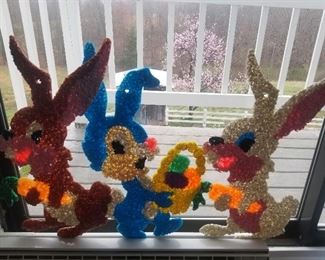 Easter is upon us! So much Easter decor to choose from !